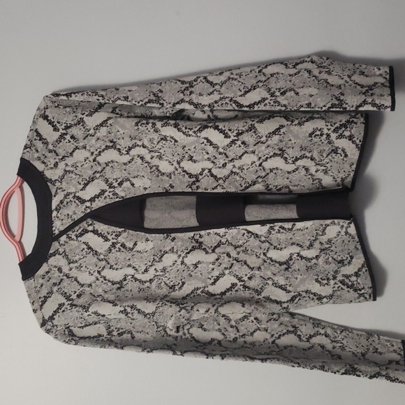 Preloved XL Women's Black and White Racheal Roy Sweater - Picture 3 of 7